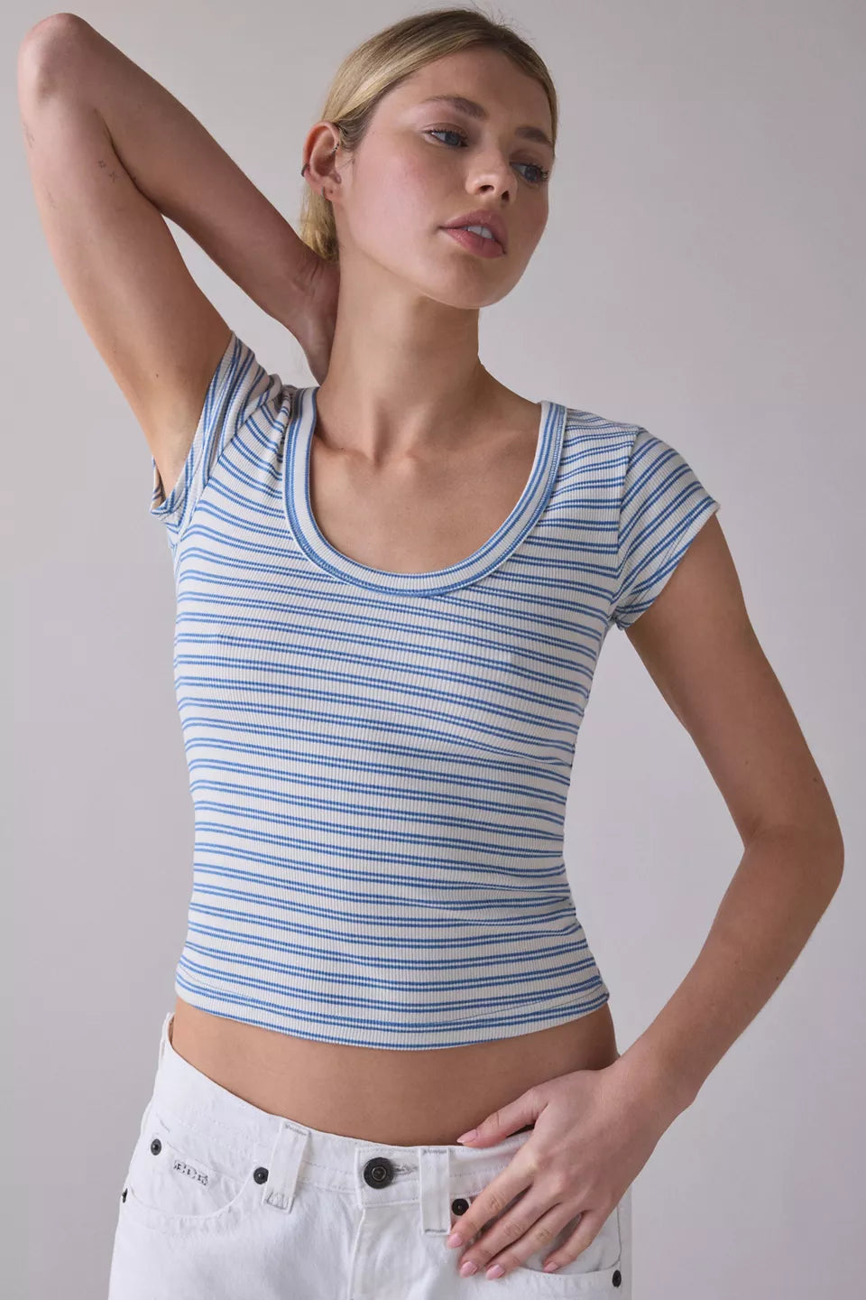 Women's Off-Duty Ribbed Scoop Neck Short Sleeve Tee