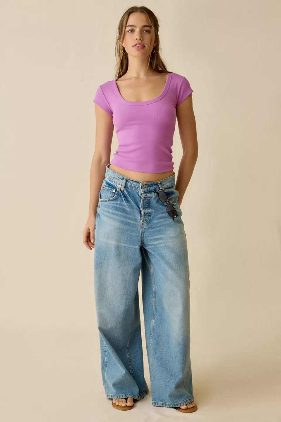 Women's Off-Duty Ribbed Scoop Neck Short Sleeve Tee